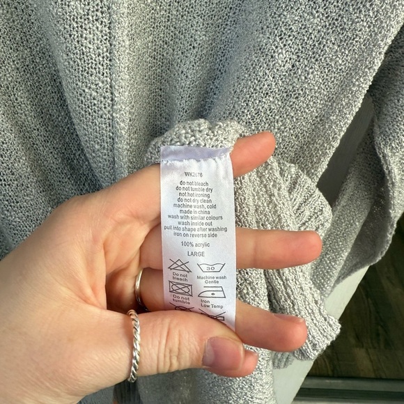 Women’s Grey V-Neck Sweater Mesh Knit Style Wanna B Size Large Lightweight - Picture 3 of 5